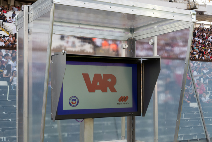 Công nghệ VAR: Khái niệm, sơ đồ vận hành và quy định từ FIFA 3 cong nghe var ra doi nam nao