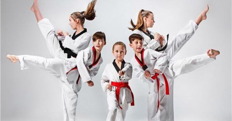 Martial arts là gì? Giải thích về ngữ nghĩa lẫn ý nghĩa của chúng 4 Cấu trúc và cách dùng _martial arts_ trong câu tiếng Anh