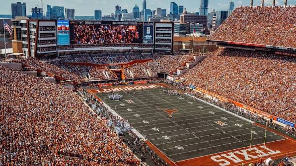 Top 10 sân vận động lớn nhất thế giới có sức chứa khủng 10 Darrell K Royal Texas Memorial Stadium nằm tại Austin, bang Texas, Mỹ