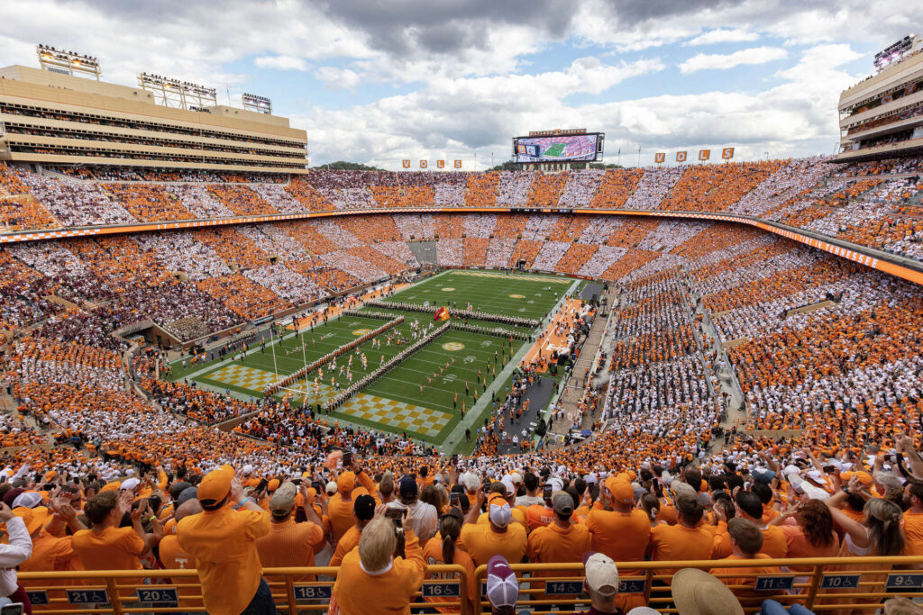 Top 10 sân vận động lớn nhất thế giới có sức chứa khủng 9 Neyland Stadium nằm tại Knoxville, bang Tennessee, Mỹ