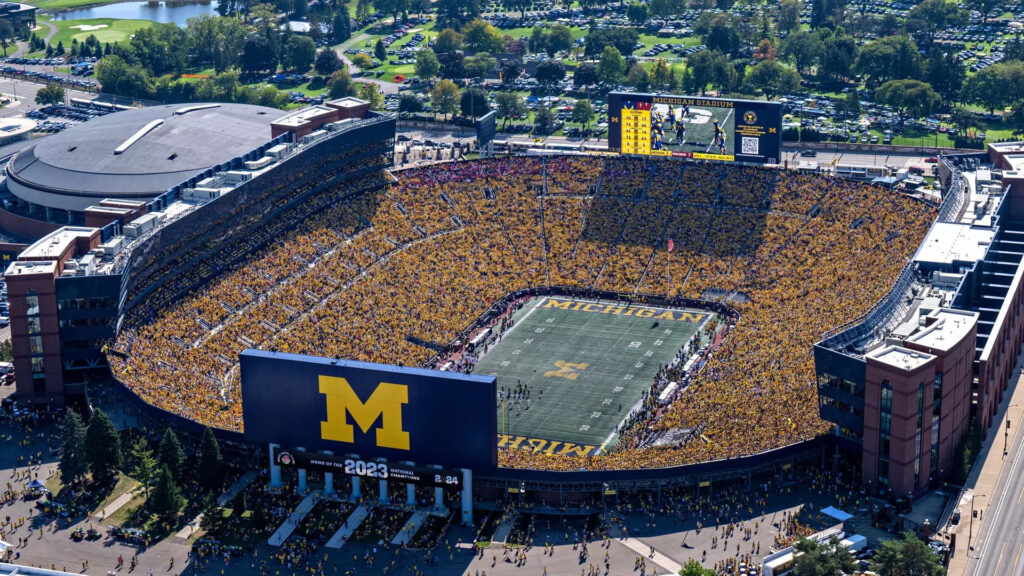 Top 10 sân vận động lớn nhất thế giới có sức chứa khủng 4 Michigan Stadium nằm tại Ann Arbor, bang Michigan, Mỹ