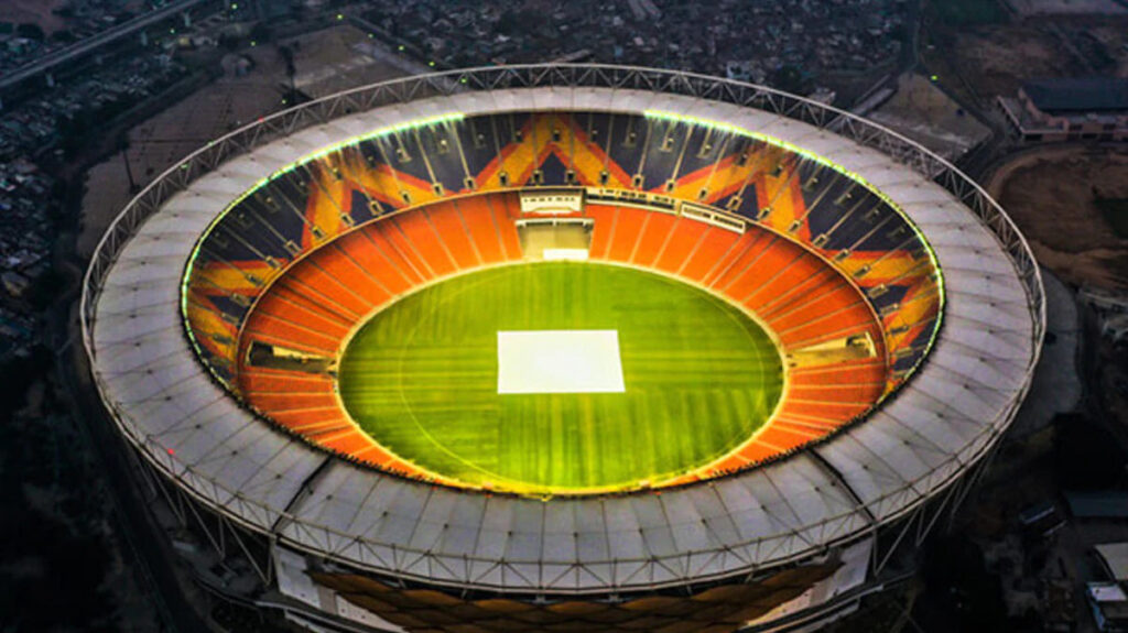 Top 10 sân vận động lớn nhất thế giới có sức chứa khủng 12 Narendra Modi Stadium, sân có khoảng 132.000 chỗ ngồi.