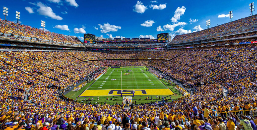 Top 10 sân vận động lớn nhất thế giới có sức chứa khủng 8 Tiger Stadium nằm trong khuôn viên Đại học Louisiana State tại Baton Rouge, bang Louisiana, Mỹ